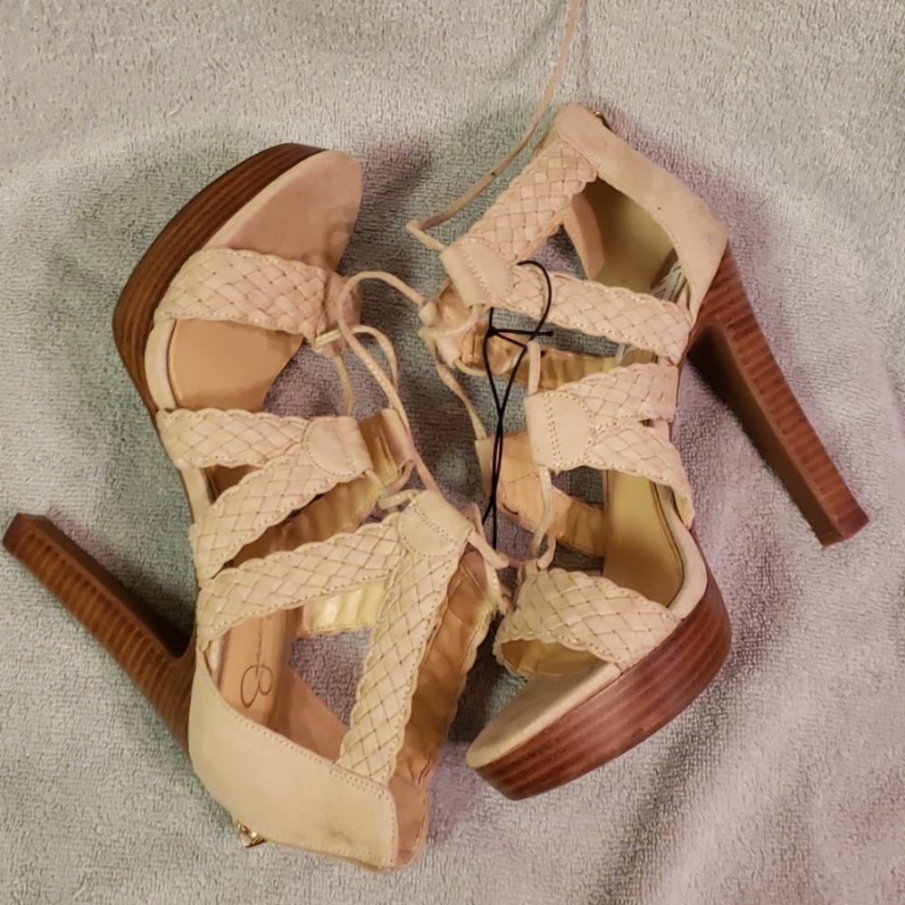 JS heels - Picture 4 of 6